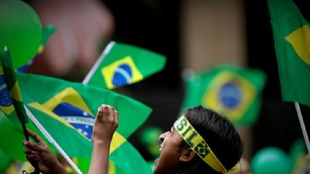 Brasile, le opposizioni chiedono l'impeachment di Bolsonaro
