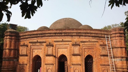 বাংলাদেশের ঐতিহ্য খনিয়াদিঘি মসজিদ: পাওয়া গেছে ফার্সি শিলালিপি ও বই