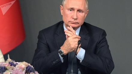 Putin: Fermare ingerenze indebite nelle elezioni