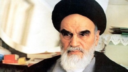 امام خمینی: هماهنگی مردم در ماجرای کربلا بزرگ‌ترین امر سیاسی در دنیاست