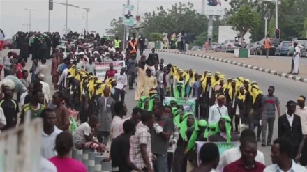 Nigerian army opens fire on Muslim protesters demanding Sheikh Zakzaky's release
