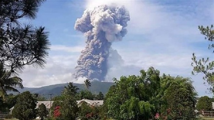 Desastre após desastre: o vulcão entra em erupção na ilha indonésia 