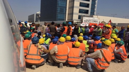 沙特警方向抗议工人集会开枪射击