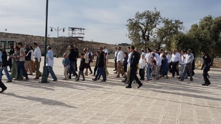 Siyonistler yine Mescid-i Aksa'ya baskın düzenlediler