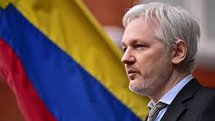 Más traición del gobierno ecuatoriano contra Julián Assange