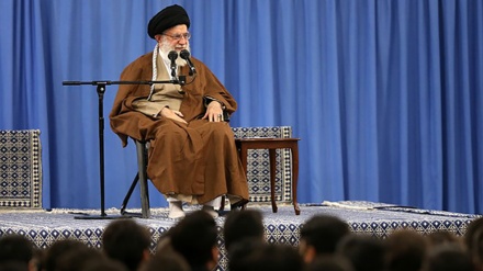 líder supremo: Irã não deve somente olhar para o Ocidente no caminho do progresso e desenvolvimento (+fotos)
