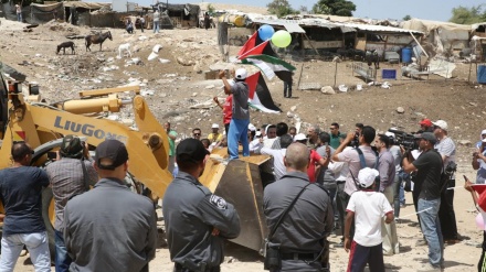 הכוחות הישראלים עצרו, צעירה פלסטינית בחאן אל אחמר