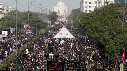 Video: Paquistaníes y azeríes conmemoran el Arbaín del Imam Husein (P)