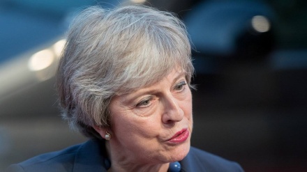 Brexit, May liquida le contro-proposte dei rivali: i problemi restano