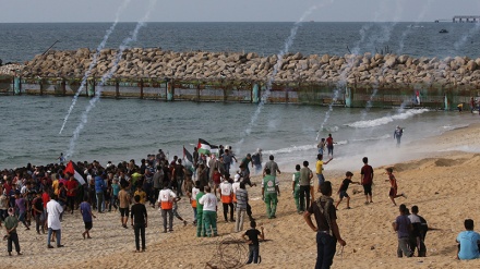 ガザ地区で、イスラエル軍の銃撃によりパレスチナ人多数が負傷（動画）