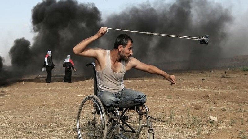 Imagem icônica de manifestante de Gaza com deficiência ganha prêmio de fotojornalismo de prestígio