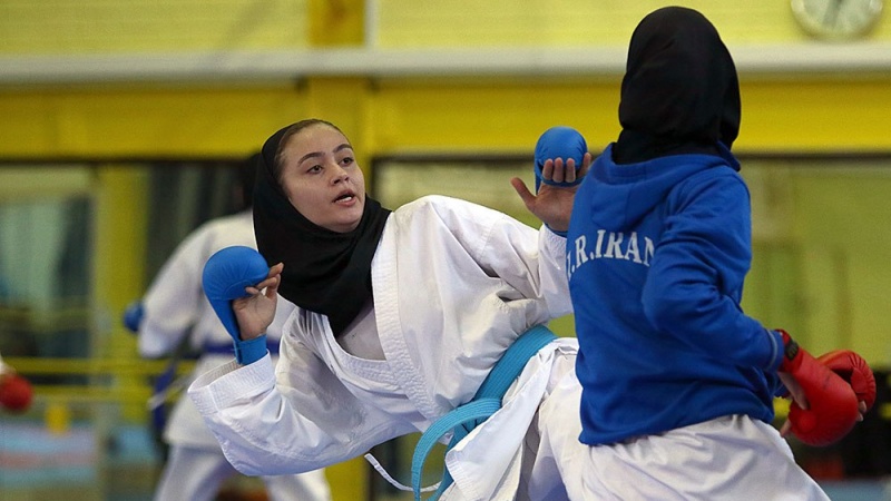 メダルを獲得したイラン人女子選手