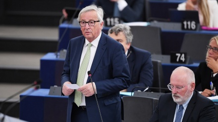 Juncker: l'Italia rispetti i patti