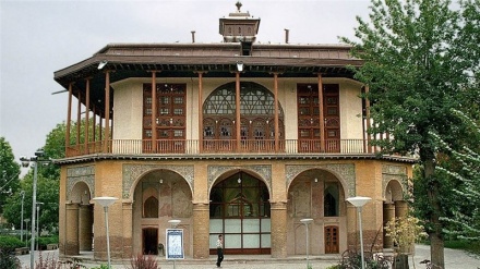 Rumah Besar Kolah Farhangi di Qazvin