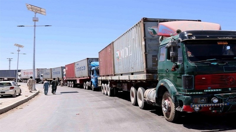 اعتصاب رانندگان خودروهای ترانزیتی در نزدیکی مرز ایران و افغانستان