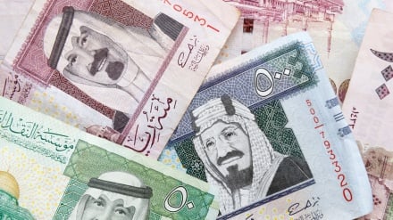 Riyal Saudi Terpuruk di Hadapan Dolar