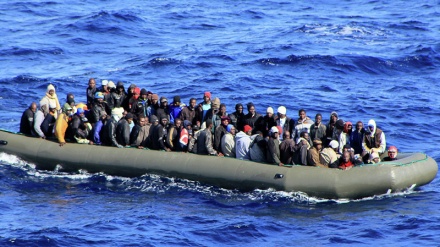 Migranti, in 300 riportati dalla guardia in Libia
