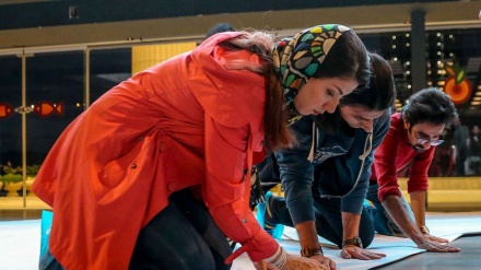 Pembuatan Origami Terbesar di Shiraz