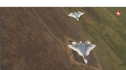 Россиянинг янги «Су-57» қирувчи самолёт яқин масофадан тасвирга олинди (видео)