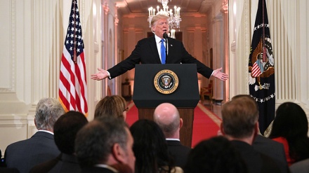 Trump sulmon gazetarët