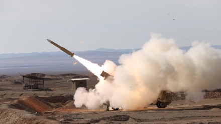 イラン軍、新たな対空ミサイル防衛システムの実験に成功（動画）