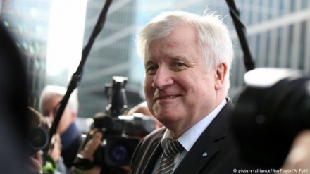 Alman bakan: Müslümanlar bizim milletimizin bir parçasıdır