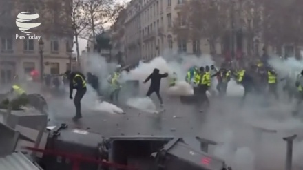 İranlı öğrencilerden Macron'a protesto mektubu