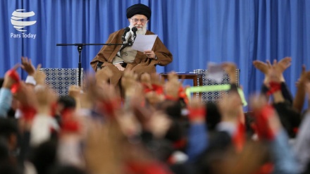 دیدار هزاران نفر از دانش‌آموزان و دانشجویان با مقام معظم رهبری