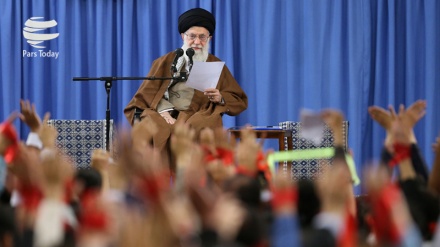 Ayatullah Khamenei: Kekuatan AS telah Meredup