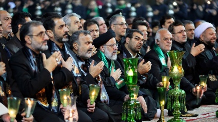 मशहद में इमाम रज़ा अलैहिस्सलाम के रौज़े में उनकी शहादत की रात का कार्यक्रम