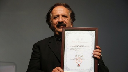 イラン映画監督に、北京電影学院の名誉教授の称号が授与