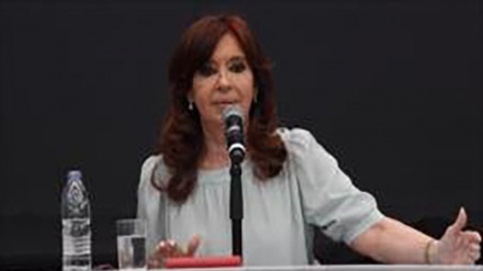 Cristina Fernández llama a enfrentar neoliberalismo de Macri