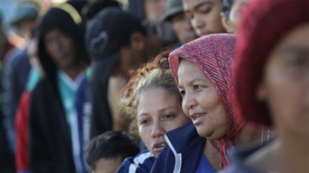 Migrants stalled at US border, some mulling stay in Mexico (Video)