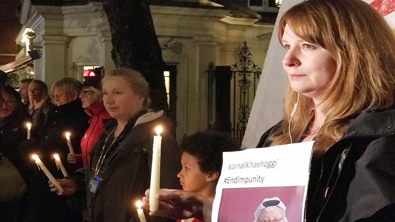 تجمع خبرنگاران در مقابل سفارت عربستان در لندن 