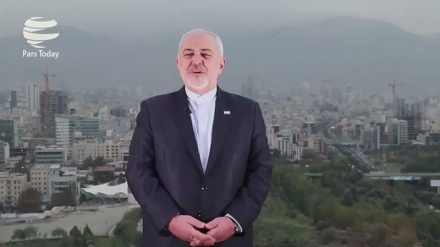 Zarif: Revolución iraní regala voz al pueblo persa en asuntos nacionales