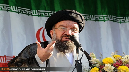 Imami i namazit të së premtes në Teheran: Myslimanët duhet të qëndrojnë përball komploteve të superfuqive