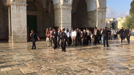 Colonos israelíes irrumpen en la Mezquita Al-Aqsa