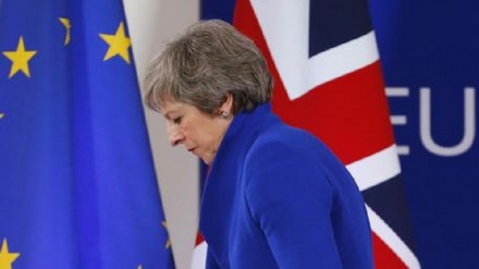 Brexit, petizione per secondo referendum consegnata a May