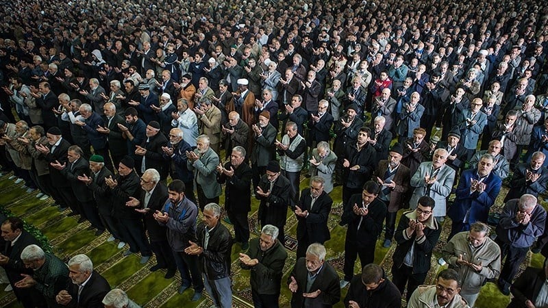 Suasana Shalat Jumat di Tehran, 9 November 2018.