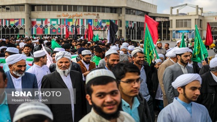 Video: Waislamu wa Kisuni Iran waungana na ndugu zao wa Kishia kufanya ziara katika Haram ya Imam Ridha