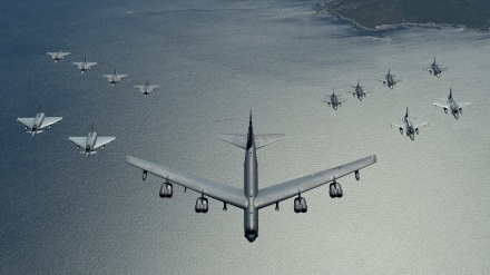 Crimea: schierati bombardieri russi in risposta a difesa missilistica Usa in Romania
