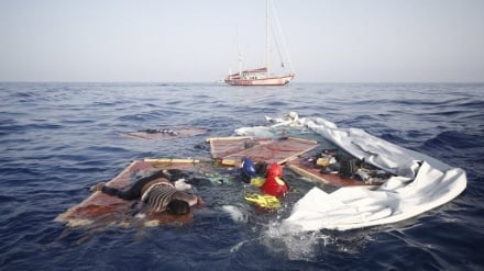 Italia: esplode una barca con a bordo migranti, vittime