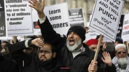 UK Muslims urge legal protection against Islamophobia 