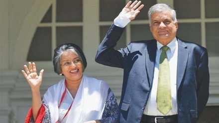 ইউ টার্ন: শ্রীলঙ্কার প্রধানমন্ত্রীর পদ ফিরিয়ে দিলেন প্রেসিডেন্ট