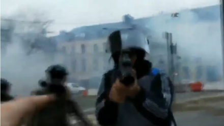 Gilets Jaunes: la police cible un journaliste avec un Flash Ball