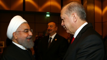 伊朗总统抵达土耳其