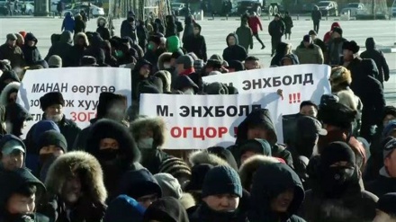 Thousands protest against corruption in -25°C Mongolia (Video)