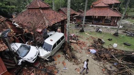 インドネシアの津波の犠牲者が、４００人を超える