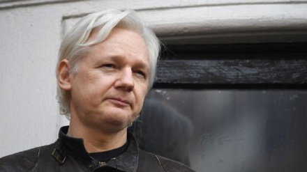 Ecuador, Assange può lasciare ambasciata 