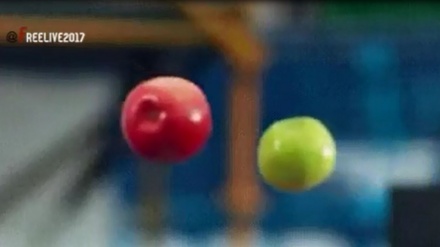 Dua Apel Tabrakan dengan Kecepatan Tinggi